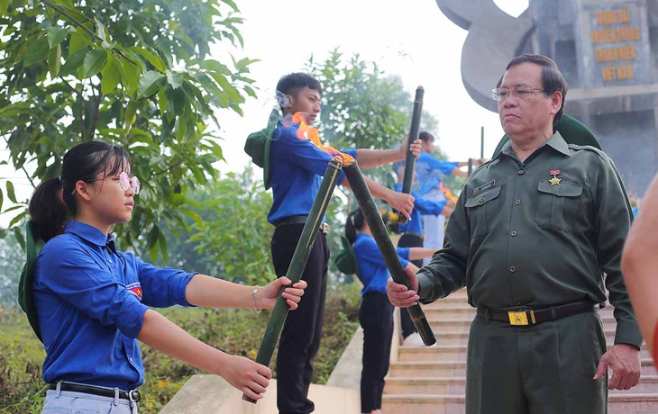 Về nơi ra đời đội thanh niên xung phong dưới chân núi Hồng - Ảnh 1.