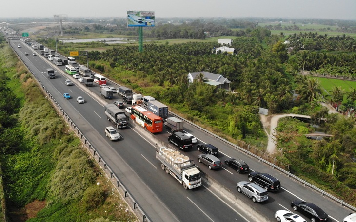 Tuyến cao tốc duy nhất về miền Tây biến thành đường… 