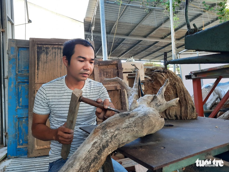 Chàng trai... biến rác thành tiền - Ảnh 1.