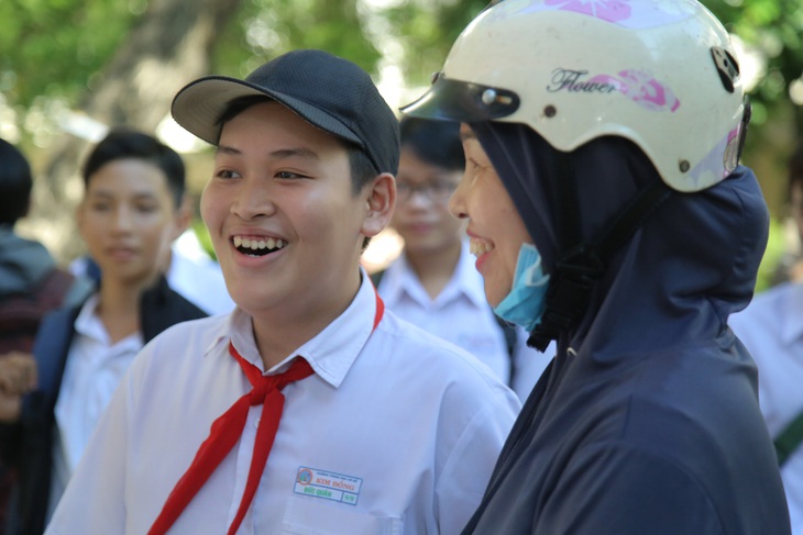 Đề tiếng Anh nhẹ nhàng, thí sinh thi lớp 10 Đà Nẵng thở phào - Ảnh 6. Đề tiếng Anh nhẹ nhàng, thí sinh thi lớp 10 Đà Nẵng thở phào - Ảnh 6.