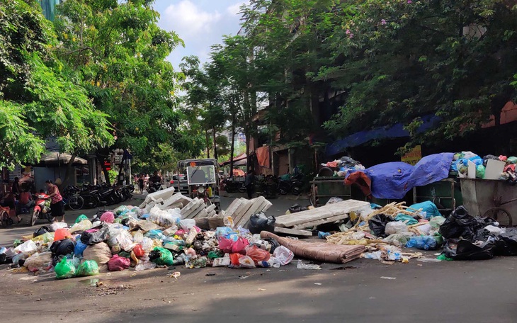 Rác đô thị: Cuộc khủng hoảng chưa có hồi kết - Ảnh 1.