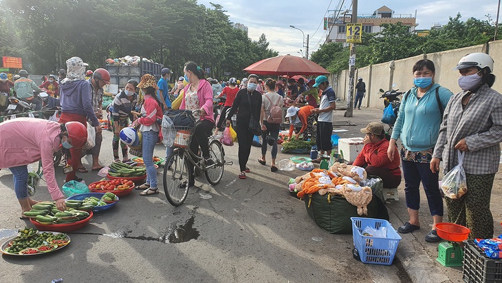 Đi xin việc thời khó - Kỳ cuối: Người lao động nên thử sức với việc mới - Ảnh 1.