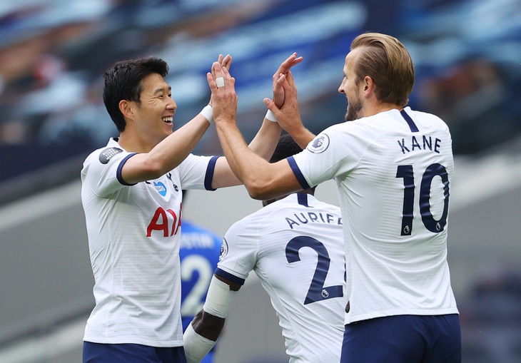 Thảm bại trước Tottenham, Leicester gặp khó trong cuộc đua vào tốp 4 - Ảnh 1.