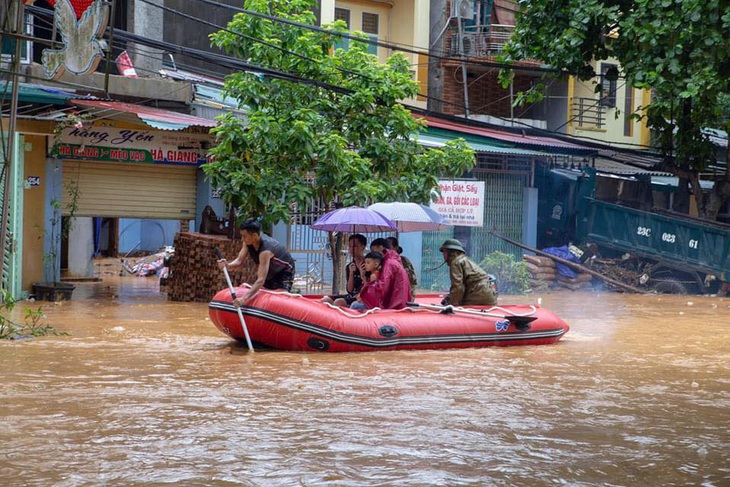 Thủ tướng: Khẩn trương khắc phục hậu quả mưa lũ làm 5 người chết ở Hà Giang - Ảnh 1.