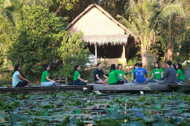 Tour một ngày không cưỡi ngựa xem hoa khám phá Đồng Tháp - Ảnh 1.