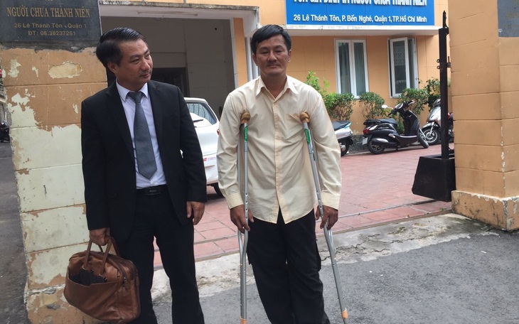 Sau va chạm xe tải tiếp tục cán qua người nạn nhân, tài xế bị tạm giữ - Ảnh 2.