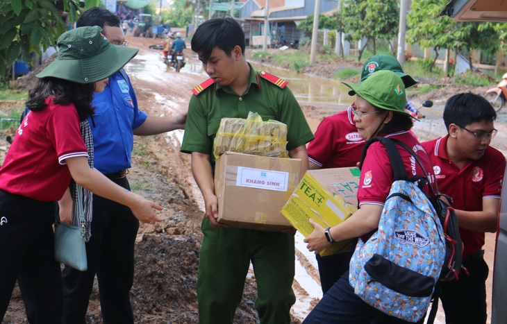 Bí thư thứ nhất Trung ương Đoàn, hoa hậu HHen Niê thăm cựu TNXP, gia đình chính sách - Ảnh 4.