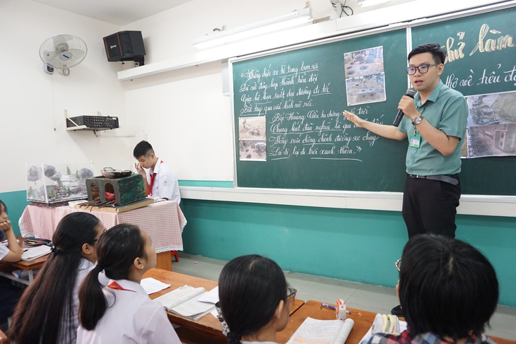 Thầy giáo nhắn nhủ học sinh xem điểm thi lớp 10: Cánh cửa này đóng lại, cánh cửa khác sẽ mở ra - Ảnh 1.