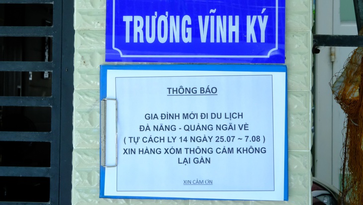 Xin hàng xóm thông cảm không lại gần’ vì từ vùng dịch COVID-19 về - Ảnh 2.