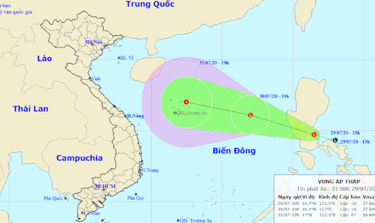 Vùng áp thấp tiến vào Biển Đông, sẵn sàng ứng phó dù có dịch COVID-19 - Ảnh 1.