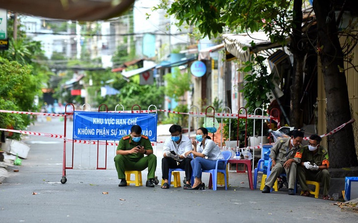 TP.HCM có 3 người bước đầu dương tính với COVID-19