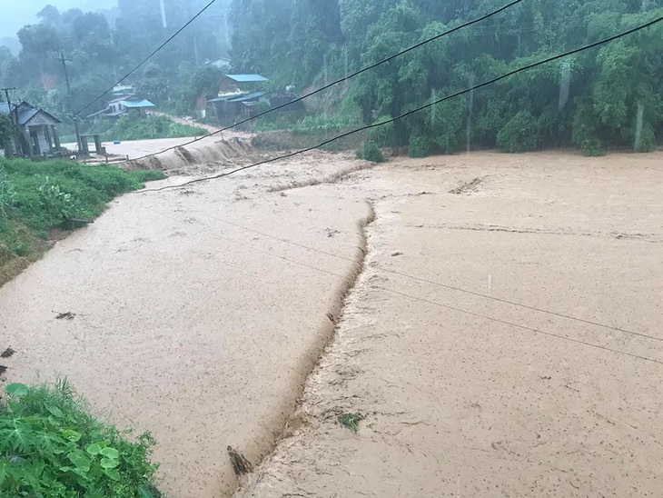 Mưa lớn làm hồ chứa 60.000m3 sạt lở chân đập, Lào Cai chuẩn bị ứng phó - Ảnh 1. Mưa lớn làm hồ chứa 60.000m3 sạt lở chân đập, Lào Cai chuẩn bị ứng phó - Ảnh 1.