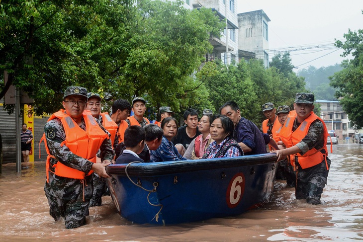 Mưa tiếp tục đổ xuống khu vực miền nam Trung Quốc, hàng trăm người chết, mất tích - Ảnh 1.