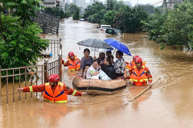 Vỡ đê sông Trường Giang - Ảnh 1.