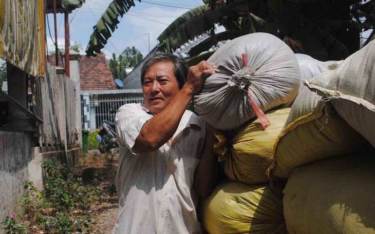 Lênh đênh thương hồ... tro