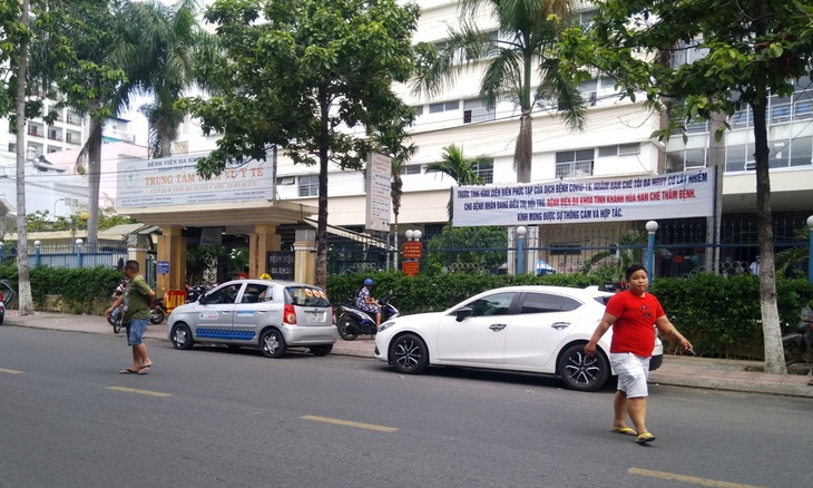 Hạn chế đông người ở biển Nha Trang, hạn chế thăm bệnh nhân - Ảnh 1. Hạn chế đông người ở biển Nha Trang, hạn chế thăm bệnh nhân - Ảnh 1.