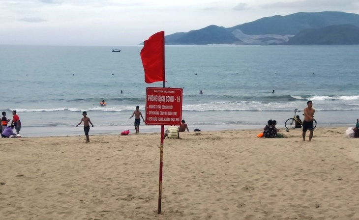 Hạn chế đông người ở biển Nha Trang, hạn chế thăm bệnh nhân - Ảnh 2. Hạn chế đông người ở biển Nha Trang, hạn chế thăm bệnh nhân - Ảnh 2.