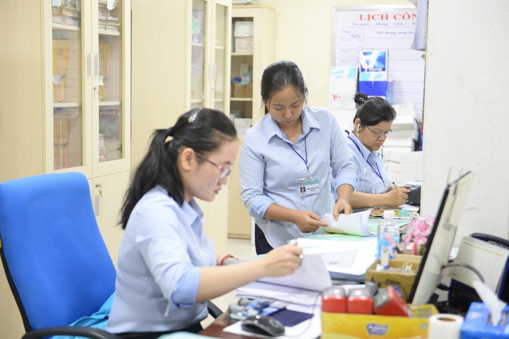 TP.HCM muốn giảm viên chức, bù sang tăng biên chế công chức - Ảnh 1.