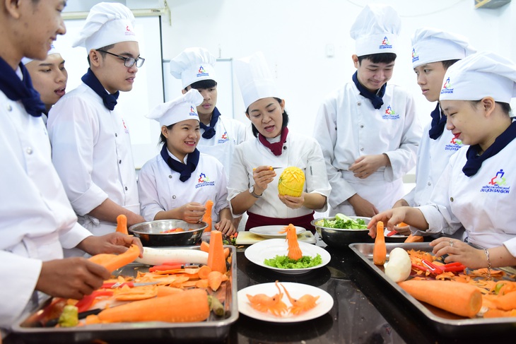Nghề nào tuyển nhiều trong năm 2021? - Ảnh 1. Nghề nào tuyển nhiều trong năm 2021? - Ảnh 1.