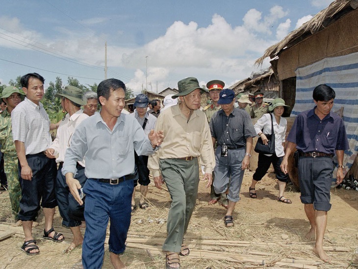 Vĩnh biệt Nguyên Tổng Bí Thư Lê Khả Phiêu: Nhớ đến tầm nhìn rộng cho sản xuất lớn - Ảnh 1.