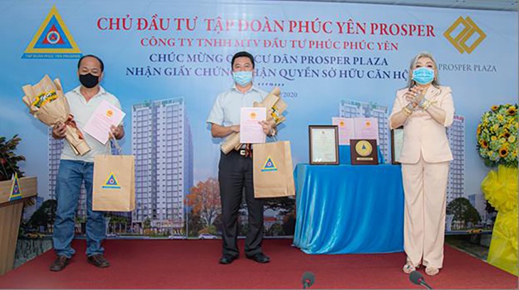 Cư dân Prosper Plaza vui mừng trong ngày nhận giấy chứng nhận sở hữu căn hộ - Ảnh 1.