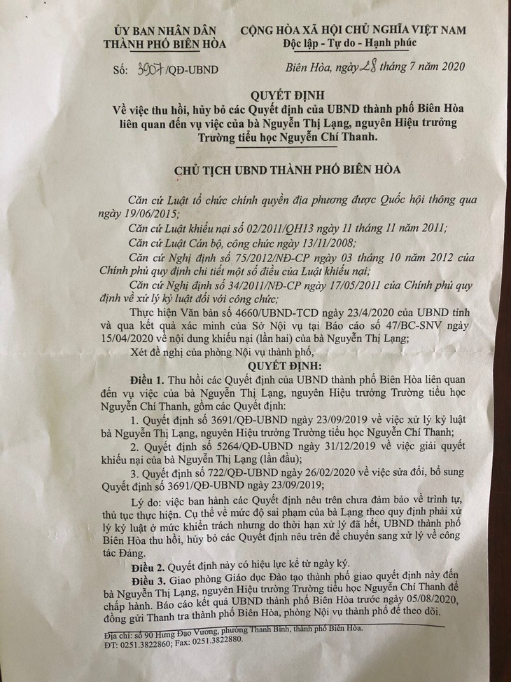 Thu hồi quyết định kỷ luật hiệu trưởng xén tiền quỹ phụ huynh sau gần 1 năm ban hành - Ảnh 1.