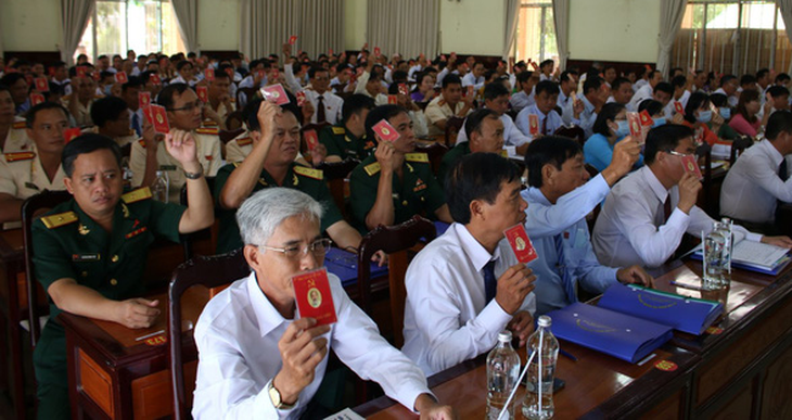 Chủ tịch huyện ở Long An không trúng vào Ban chấp hành Đảng bộ huyện - Ảnh 1. Chủ tịch huyện ở Long An không trúng vào Ban chấp hành Đảng bộ huyện - Ảnh 1.