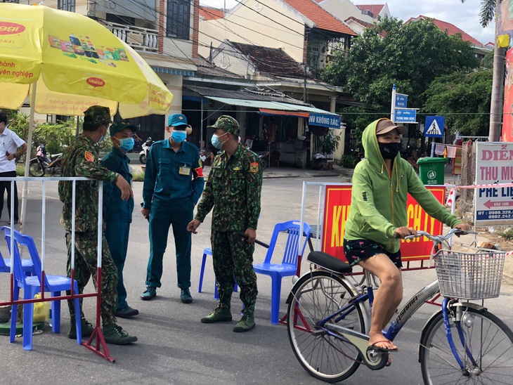 Quảng Nam phong tỏa tạm thời nhiều khu dân cư có nguy cơ lây nhiễm COVID-19 - Ảnh 5.