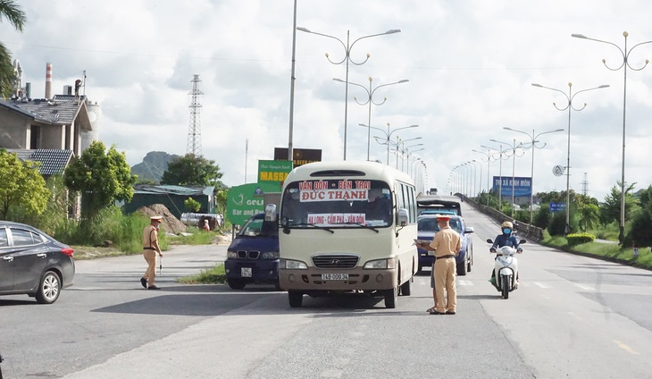 Hải Phòng, Quảng Ninh siết trở lại các cửa ngõ để ngăn dịch COVID-19 - Ảnh 1.