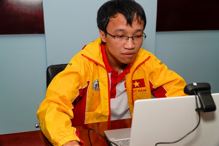 Không phải Quang Liêm, Trường Sơn mới nổi bật nhất ngày ra quân Giải cờ Olympiad online - Ảnh 1.