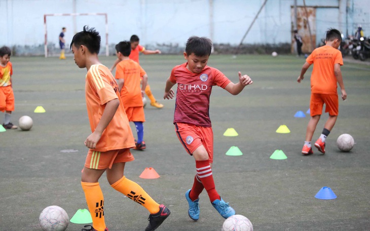 hs choi bong ngay 4-8 hs choi bong ngay 4-8