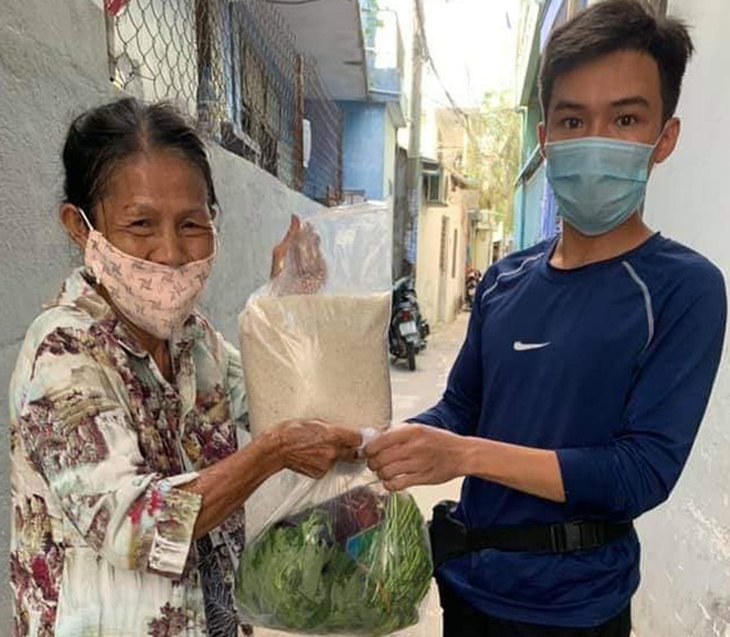 Mình khó, giúp người khó hơn - Ảnh 4. Mình khó, giúp người khó hơn - Ảnh 4.