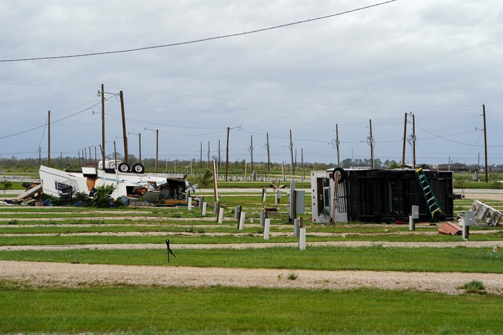 Bão Laura ồ ạt tiến vào bang Louisiana, Mỹ - Ảnh 1.