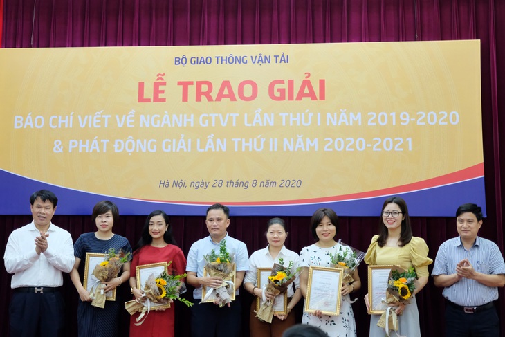 Báo Tuổi Trẻ đoạt giải nhất báo chí viết về ngành giao thông vận tải - Ảnh 4.