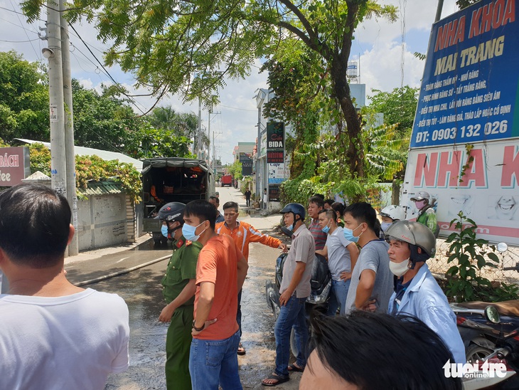 Bà hỏa ghé thăm quán cà phê sân vườn, nhiều tài sản bị thiêu rụi - Ảnh 3. Bà hỏa ghé thăm quán cà phê sân vườn, nhiều tài sản bị thiêu rụi - Ảnh 3.