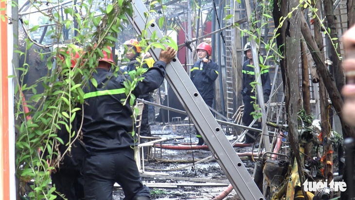 Bà hỏa ghé thăm quán cà phê sân vườn, nhiều tài sản bị thiêu rụi - Ảnh 2. Bà hỏa ghé thăm quán cà phê sân vườn, nhiều tài sản bị thiêu rụi - Ảnh 2.