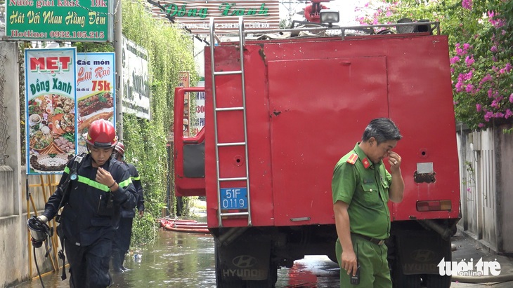 Bà hỏa ghé thăm quán cà phê sân vườn, nhiều tài sản bị thiêu rụi - Ảnh 4. Bà hỏa ghé thăm quán cà phê sân vườn, nhiều tài sản bị thiêu rụi - Ảnh 4.