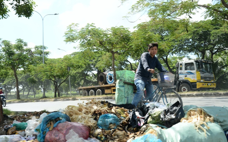 Đời ve chai - Tìm miếng ăn từ rác - Kỳ 2: Ve chai 'học việc'