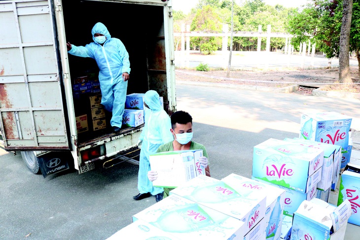 Khẩu trang chống COVID-19 luôn sẵn có - Ảnh 3. Khẩu trang chống COVID-19 luôn sẵn có - Ảnh 3.