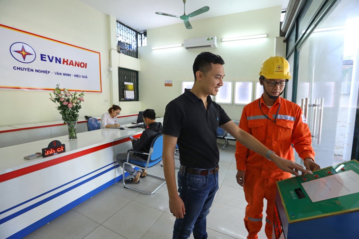 Thanh toán hóa đơn, sử dụng dịch vụ điện: Khi công nghệ thay sức con người - Ảnh 2.