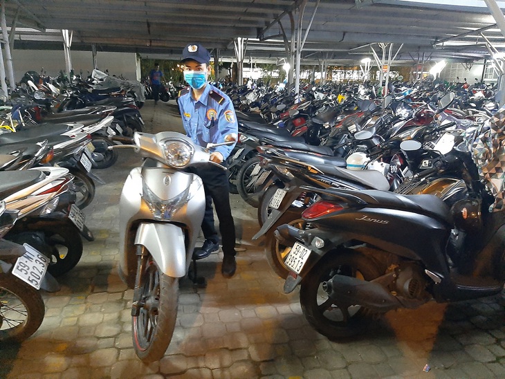 Tôi làm thợ đụng mà, đụng đâu làm đó, không lo thất nghiệp - Ảnh 3. Tôi làm thợ đụng mà, đụng đâu làm đó, không lo thất nghiệp - Ảnh 3.