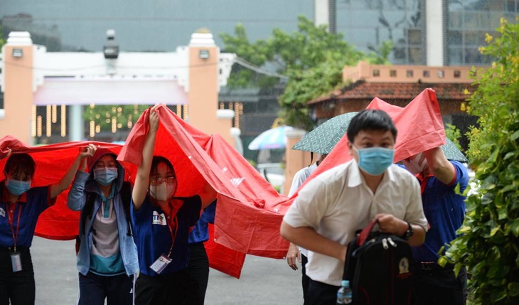 14h30 chiều nay thí sinh thi môn toán tốt nghiệp THPT - Ảnh 4.