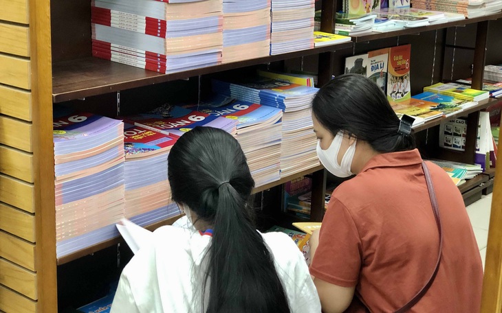 TP.HCM: Nhiều nhà sách hết sách giáo khoa, NXB 