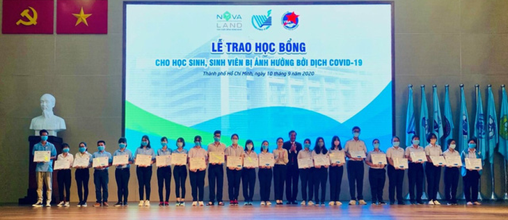 Tập đoàn NVL trao hàng trăm học bổng nhân dịp khai giảng năm học mới - Ảnh 1.