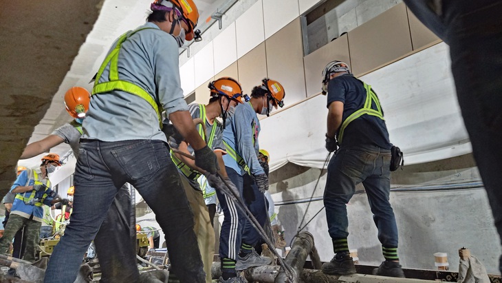Tất bật xuyên đêm đổ bêtông ga ngầm Nhà hát Thành phố - Ảnh 3. Tất bật xuyên đêm đổ bêtông ga ngầm Nhà hát Thành phố - Ảnh 3.