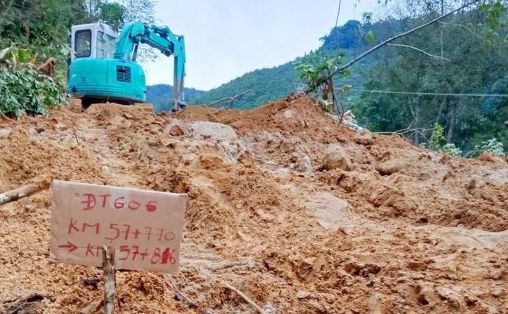 Bão đi vào giữa Quảng Trị - Thừa Thiên Huế, giảm cường độ còn cấp 7-8 - Ảnh 12.