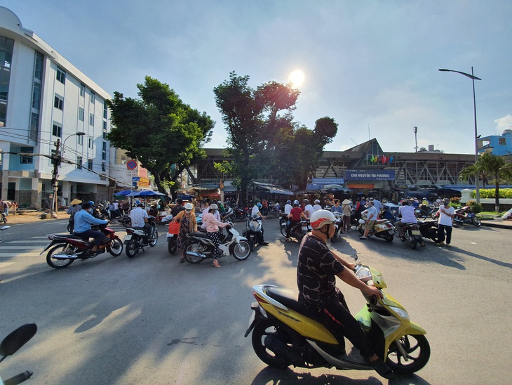 Miền Nam nhiệt độ tăng, miền Bắc trở lạnh - Ảnh 1. Miền Nam nhiệt độ tăng, miền Bắc trở lạnh - Ảnh 1.