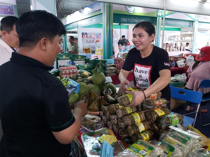 Gần 2.000 mặt hàng đặc sản, nông sản tiếp cận người tiêu dùng TP.HCM - Ảnh 1.