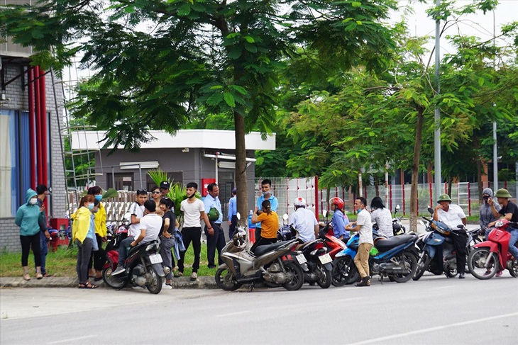 Hải Dương không cho công nhân ngoài huyện làm việc tại Cẩm Giàng vì COVID-19 - Ảnh 1.