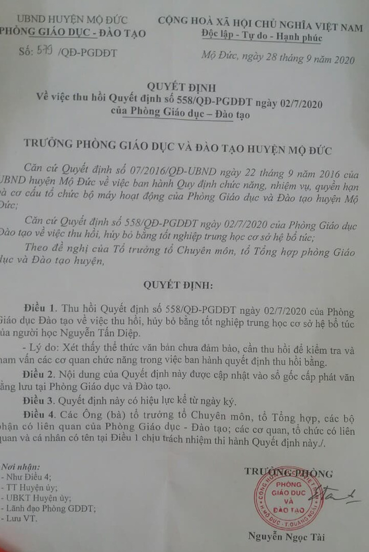 Thu hồi quyết định thu hồi bằng tốt nghiệp của phó chủ tịch thị trấn Mộ Đức - Ảnh 1.